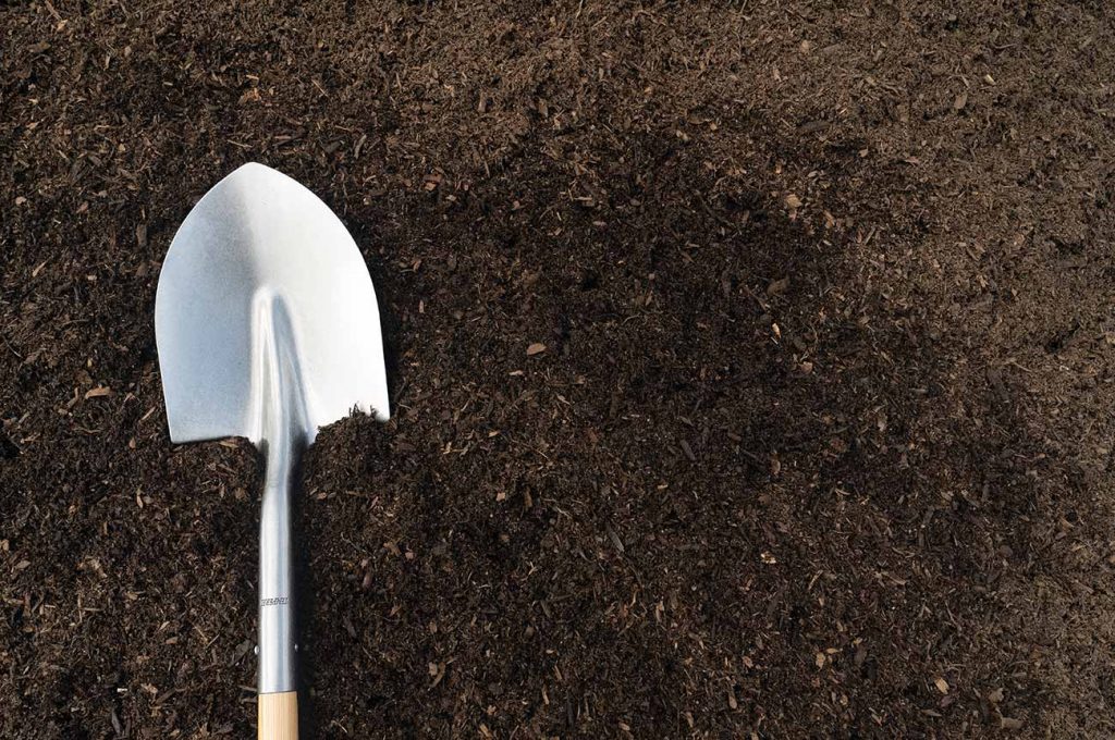 NutriMulch™ is an equal blend of compost and aged garden mulch.