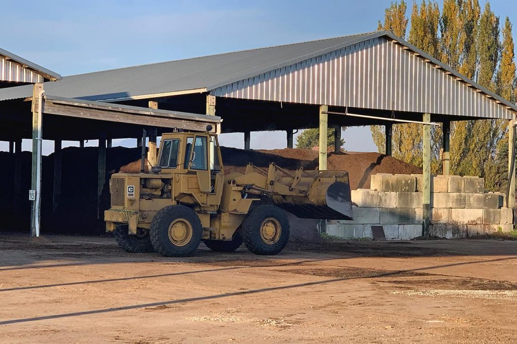 Premium WellAged Chicken Compost Sunland Bark & Topsoil Anacortes